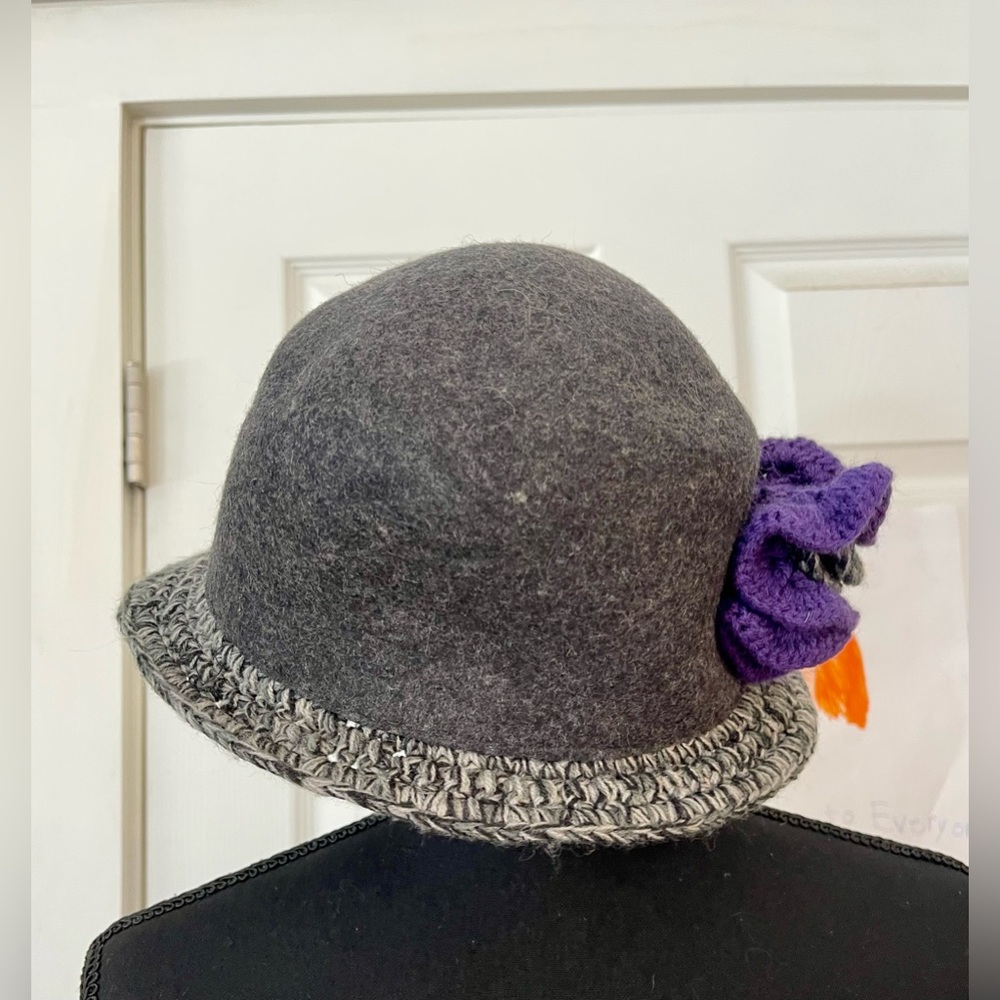 Madison 88 Wool Black & Gray Fedora Cloche Hat w/ purple flower - Picture 4 of 12